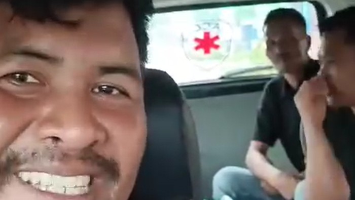 Viral sopir ambulans ngaku nyasar saat antar mayat pasien RS Dadi Makassar bareng ODGJ.
