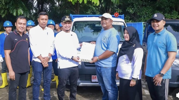 Wali Kota Pekanbaru saat meluncurkan LPS. (Dok Istmewa)