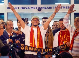 Leroy Sane Gabung Galatasaray karena Dipengaruhi Oezil?