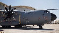 A400M merupakan airlifter besar pertama yang mampu mengangkut beban berat seperti truk bahan bakar berkapasitas 80 ton dan ekskavator. Selain itu, pesawat ini mampu mengangkut 116 personel dengan peralatan lengkap siap tempur, dan bisa mengangkut Patriot Launcher dan Hemtt Truck, 9 Palet Military, beserta 54 personel sekaligus. Foto: Dok. Airbus Defence