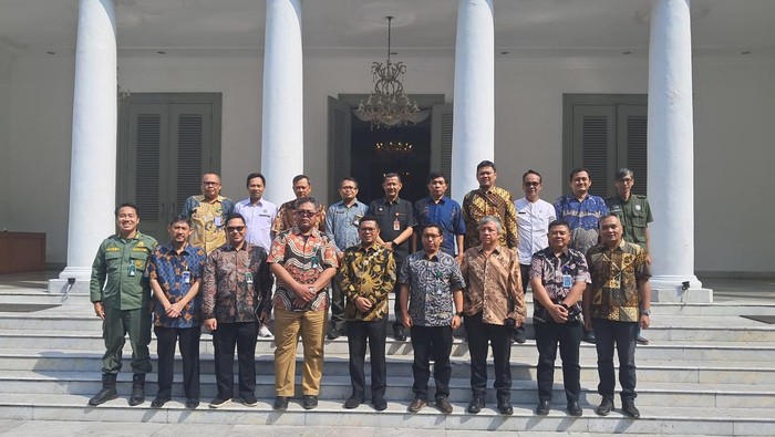 Gubernur Banten Andra Soni bertemu dengan Balai Taman Nasional Ujung Kulon (TNUK), di Gedung Negara Provinsi Banten, Kota Serang, Jumat (13/6/2026). Mereka membahas bagaimana menyelamatkan badak Jawa dari kepunahan dalam waktu 40 tahun.