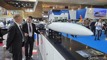Kalau ini adalah drone tempur Delta Mk-2 yang dikembangkan ESS/KVAND-IS. Tampangnya cukup gahar dan sayapnya bisa dilipat. Foto: Fitraya Ramadhanny/detikINET