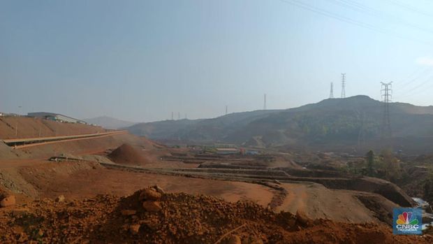 Area Tambang, Smelter Feronikel dan HPAL Harita Nikel di Obi, Halmahera Selatan, Jumat (13/6/2025). (CNBC Indonesia/Pratama Guitarra)