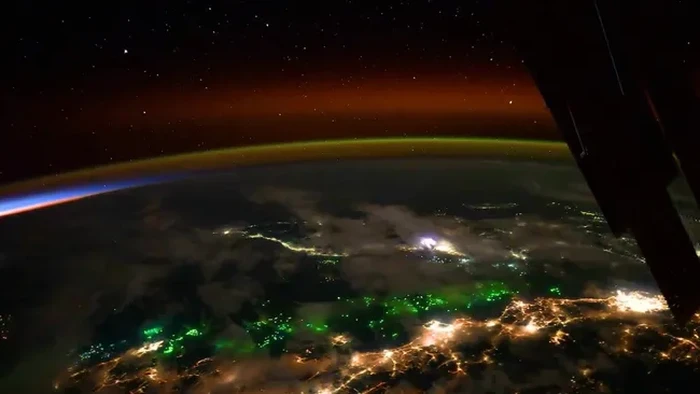 Aurora dari ISS