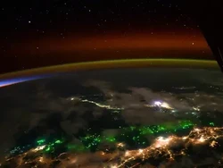 Astronaut NASA Rekam Pertunjukan Aurora Warna-warni dari Antariksa