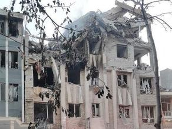 Bangunan di Teheran rusak usai terima serangan Israel (Photo by SEPAH NEWS / AFP)
