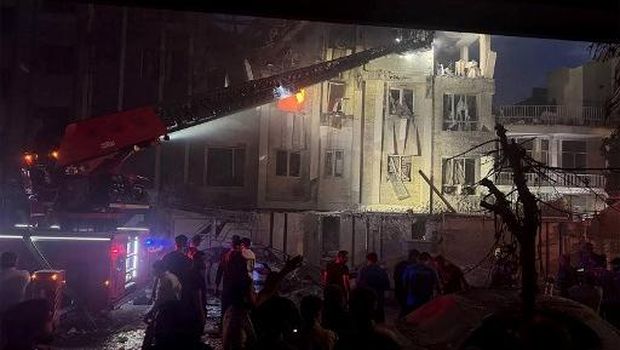 Bangunan di Teheran rusak usai terima serangan Israel (Photo by SEPAH NEWS / AFP)