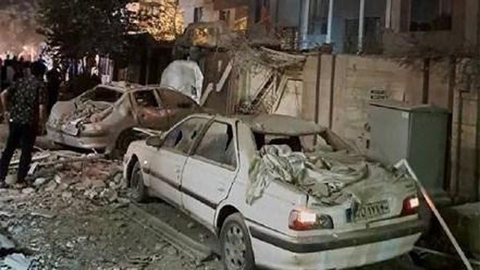 Bangunan di Teheran rusak usai terima serangan Israel (Photo by SEPAH NEWS / AFP)