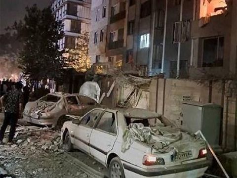 Bangunan di Teheran rusak usai terima serangan Israel (Photo by SEPAH NEWS / AFP)