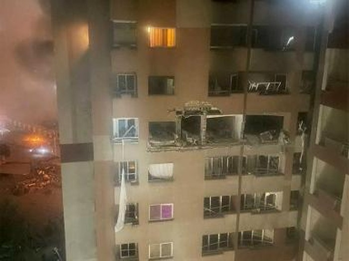 Bangunan di Teheran rusak usai terima serangan Israel (Photo by SEPAH NEWS / AFP)