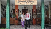 Di tengah geliat pembangunan kota metropolitan, Kampung Tugu di Semper Barat, Cilincing, Jakarta Utara, menyimpan warisan budaya unik yang terus bertahan di antara deru modernisasi.