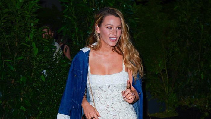 NEW YORK, NY - JUNE 9: Blake Lively arrives at the CHANEL Tribeca Festival Artists Dinner on June 9, 2025 in New York City.  (Photo by XNY/Star Max/GC Images)