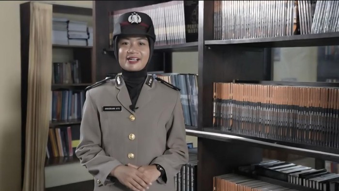 Bripda Anugraini Ayu Pertiwi merupakan bintara kompetensi khusus Polri. Ayu, sapaan akrabnya, adalah lulusan D4 Ilmu Gizi.