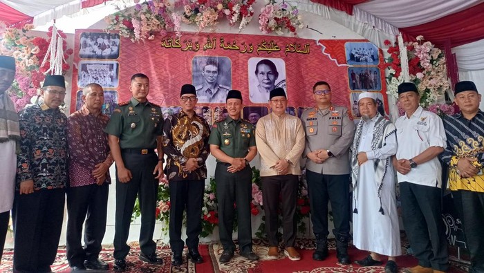 Bupati OKU Teddy Meilwansyah sambut ke Pangdam II/Sriwijaya Mayjen TNI Ujang Darwi pulang kampung halamannya