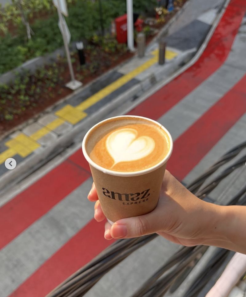 Coffee shop dekat stasiun Sudirman