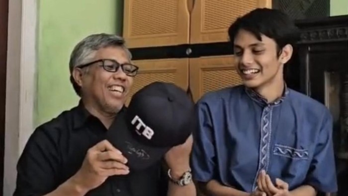Devit bersama Rektor ITB Tatacipta Dirgantara (Foto: Istimewa)