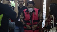 Sebelumnya, Rudi Suparmono didakwa menerima SGD 43 ribu dalam kasus vonis bebas Gregorius Ronald Tannur terkait kematian Dini Sera Afrianti.