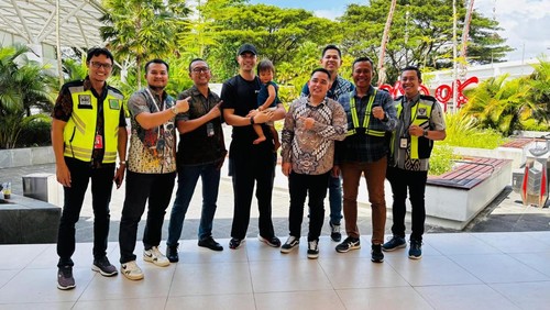 Emil Audero saat tiba di Bandara Lombok, Kamis (12/6/2025).
