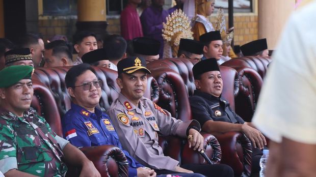 Festival Pacu Jalur di Sungai Batang Kuantan, Kuansing, pada Jumat (13/6/2025) berlangsung meriah.