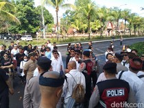 Ratusan Kader Gerindra Tabanan Polisikan Perbekel Baturiti