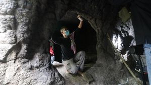 Gua Selomangleng Kediri Dibersihkan dari Lumut dan Vandalisme