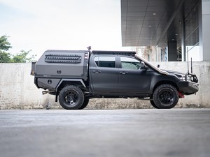 Siap Tempur! Hilux Disulap Jadi Mobil Militer