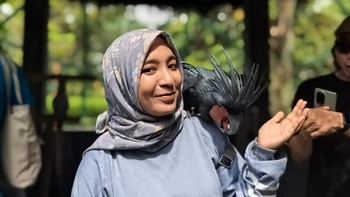 HP ini memiliki ukuran layar 6,76 inch. Foto: Aisyah Kamaliah/detikINET