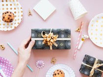 Inspirasi Kado Natal untuk Pasangan: Dari Scrapbook hingga Bucket Hydrangea