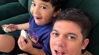 Alhamdulillah, banyak belajar dari perjalanan yang luar biasa ini. Allah kasih ujian dengan patahnya kaki, tapi bersyukur jadi banyak main sama kesayangan di rumah. Pasti Allah tahu yang terbaik buat kita. semoga ini menjadi penggugur dosa, tulis Irwansyah dalam unggahan Instagramnya. Foto: dok. Instagram Irwansyah