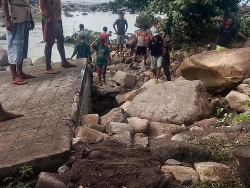 Jembatan Nanga Kalo di Desa Borik, Kecamatan Satarmese Barat, Manggarai, Nusa Tenggara Timur (NTT) rusak diterjang banjir