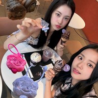 Tak sedikit yang memuji kecantikan alami Jisoo. “SAYANGKU CANTIK BANGET SEPERTI BIDADARI TURUN DARI SURGA,” tulis salah satu pengguna Instagram. Foto: Instagram/@sooyaaa__