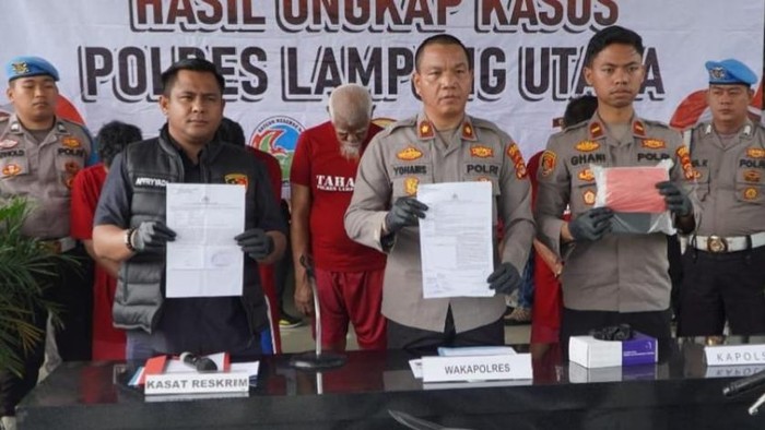 Kakek 72 tahun di Lampung Utara saat dihadirkan dalam ungkap kasus di Polres Lampung Utara