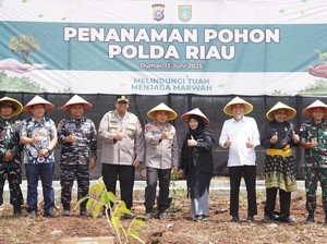 Kapolda Riau Tanam 79 Pohon di Dumai Sambut Hari Ulang Tahun Bhayangkara