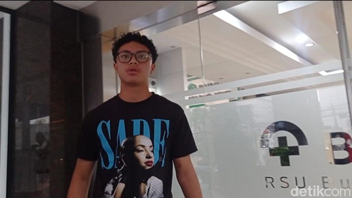Keanu Massaid jenguk Aaliyah Massaid.