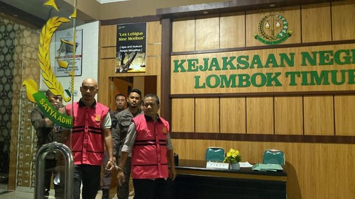 Kejari Lombok Timur menahan dua dari empat tersangka korupsi sumur bor di Desa Ketangga, Kecamatan Suela. (Foto: Dok. Kejari Lotim)