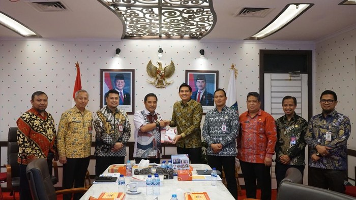 Kementerian Dalam Negeri (Kemendagri) melalui Direktorat Jenderal (Ditjen) Politik dan Pemerintahan Umum (Polpum) memberikan pembekalan khusus kepada Bupati Indramayu Lucky Hakim.