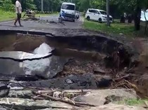Jalan Trans Sulawesi di Minahasa Amblas, Akses Lalin Lumpuh