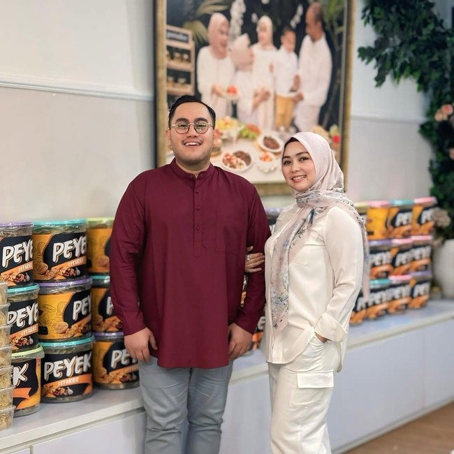 8 Gaya Hijab Lala Nurlela, Kakak Ipar Syahrini yang Dijodohkan dengan Nassar