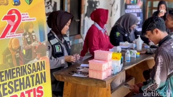 Layanan pemeriksaan kesehatan gratis ojol di Polres Situbondo