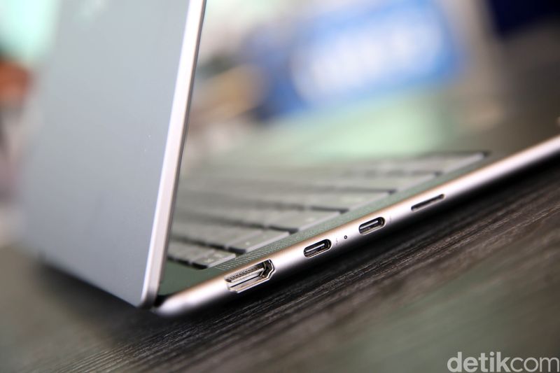 Lenovo Yoga Slim 7i Aura Edition