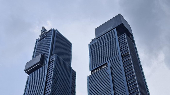 Mencoba lift tercepat di Indonesia di gedung Autograph Tower, Jakarta.