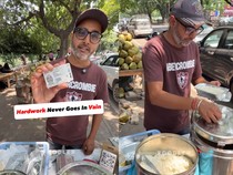 Mantan Teknisi di Amerika Sekarang Pilih Jualan Makanan Kaki Lima