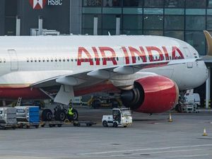Video: Nggak Takut! Aktor Ini Naik Air India Sebulan Setelah Tragedi Maut