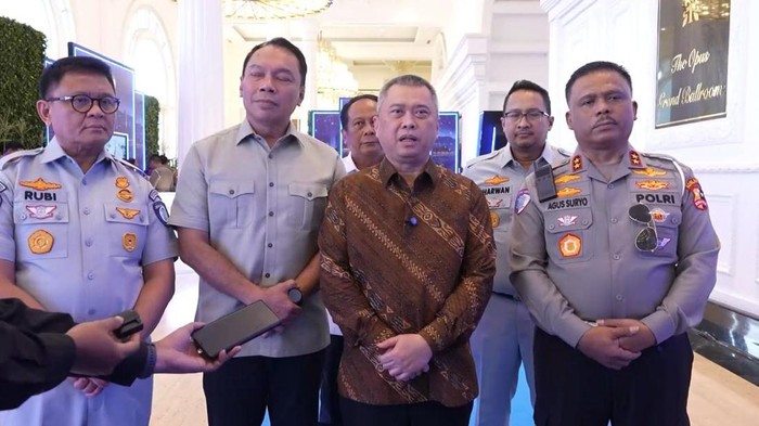 Menteri Perhubungan RI Dudy Purwagandhi (baju batik). dok tangkapan layar