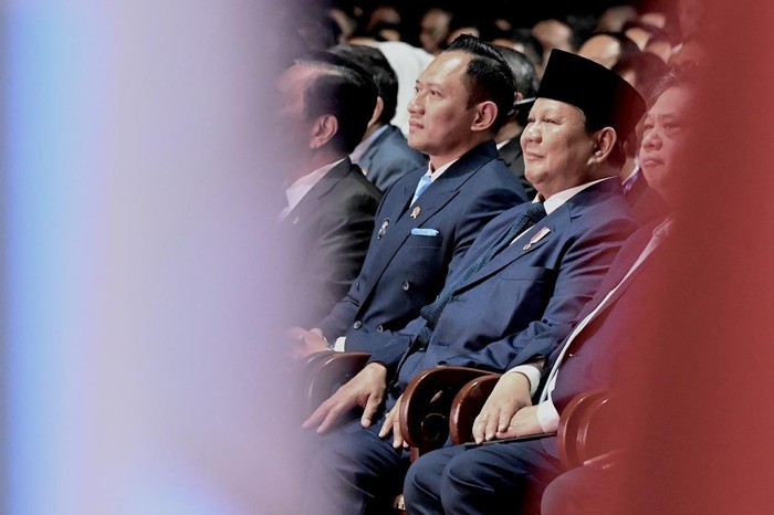 Momen Presiden RI Prabowo Subianto dan Menteri Koordinator Bidang Infrastruktur dan Pembangunan Kewilayahan, Agus Harimurti Yudhoyono (AHY) di International Conference on Infrastructure (ICI) 2025.