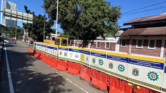 PAM JAYA menyampaikan permohonan maaf atas kemacetan yang dirasakan para pengguna jalan di sekitar Jalan TB Simatupang, Jakarta Selatan.