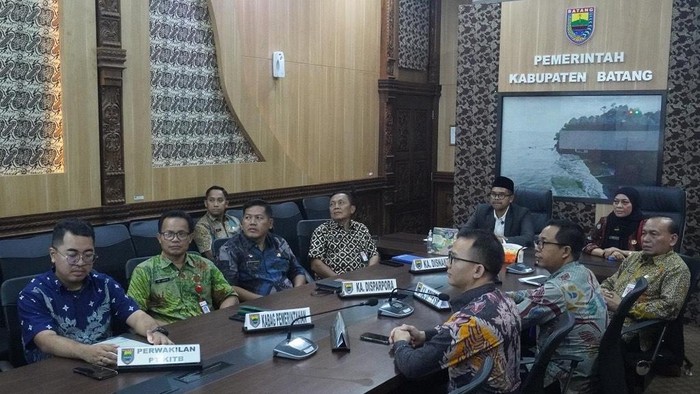 Pemerintah Kabupaten (Pemkab) Batang menggelar rapat koordinasi secara daring bersama Pemerintah Kota Zhijiang, China, dalam rangka rencana kerja sama Sister City.
