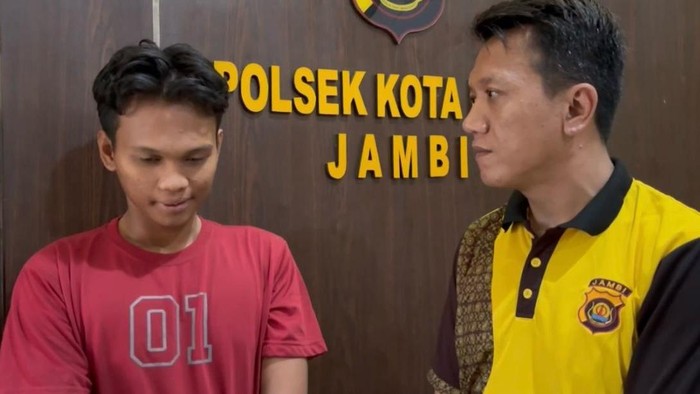 Pemuda di Jambi diamankan polisi usai menikam kekasih ibunya yang kepergok berduaan bersama ibunya dalam rumah