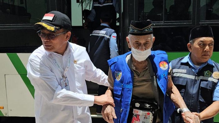 Penasihat Khusus Presiden Bidang Haji Prof Muhadjir Effendy saat mengunjungi Kampung Haji Indonesia di Makkah
