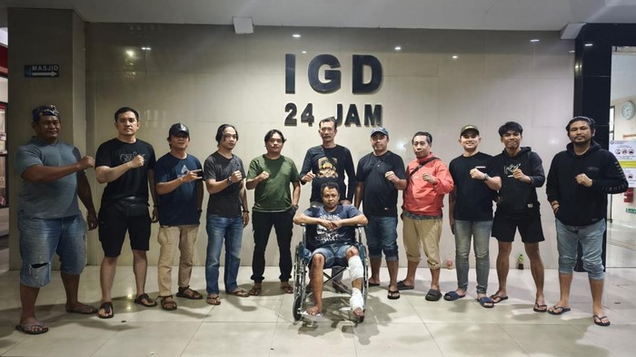 Pencuri yang mengaku Babinsa di Gowa ditangkap polisi dengan luka tembak di kakinya.